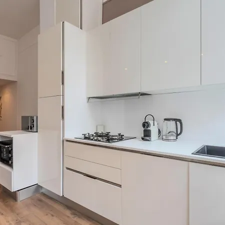 1 Bedroom In The Center, Near Metro Daire *